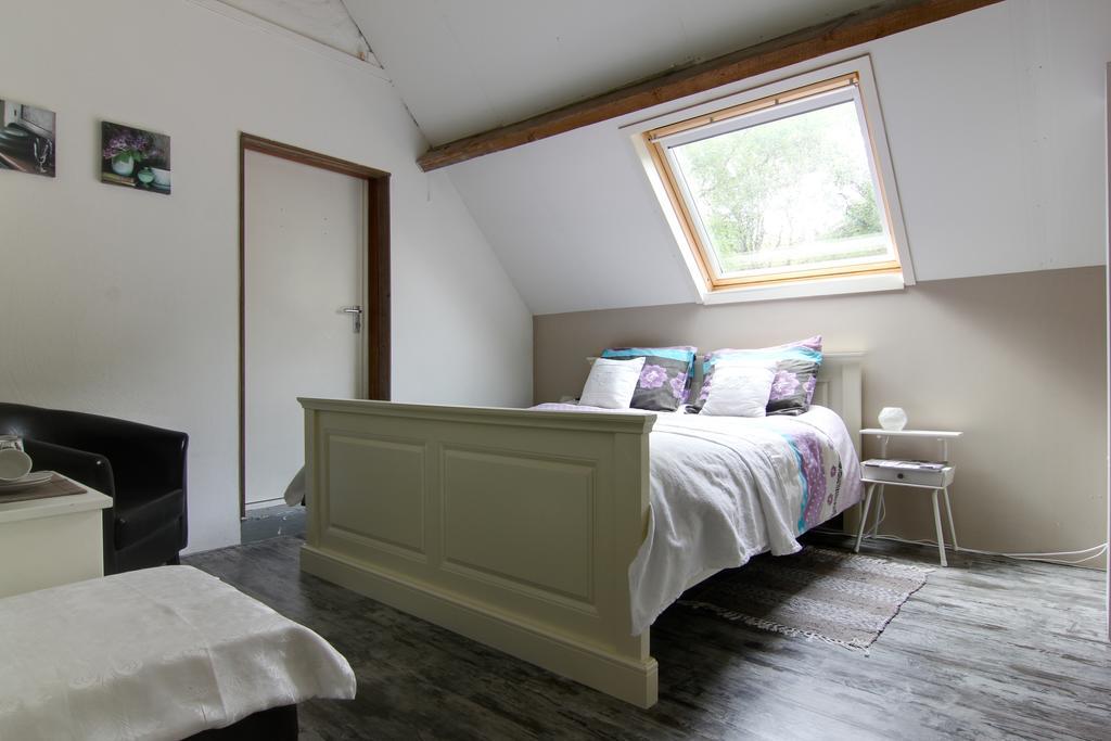 D'N Twist Bed and Breakfast Overloon Kamer foto